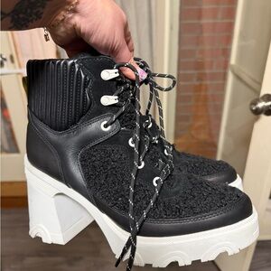 Sorel Black and White Chunky Lace-Up Boots